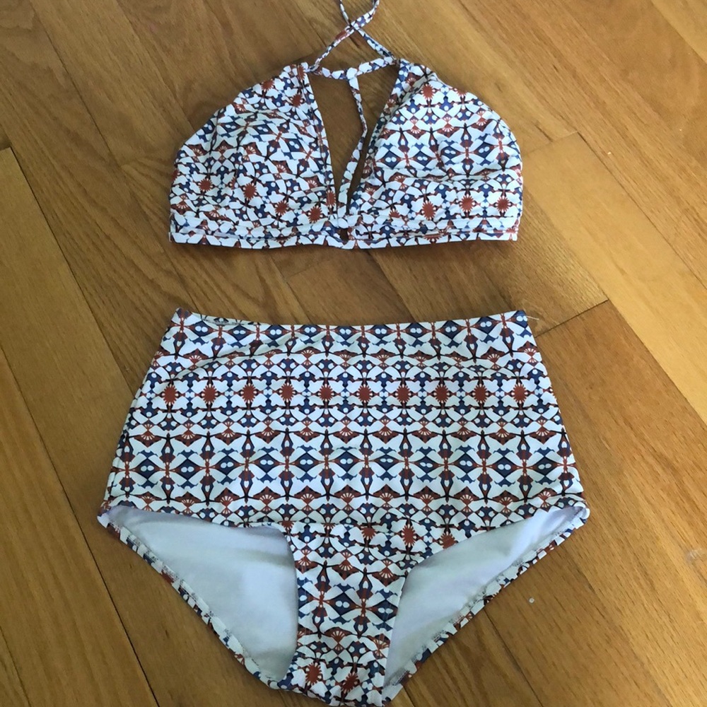 Pattern Cut Out Bikini - Picture 3 of 4
